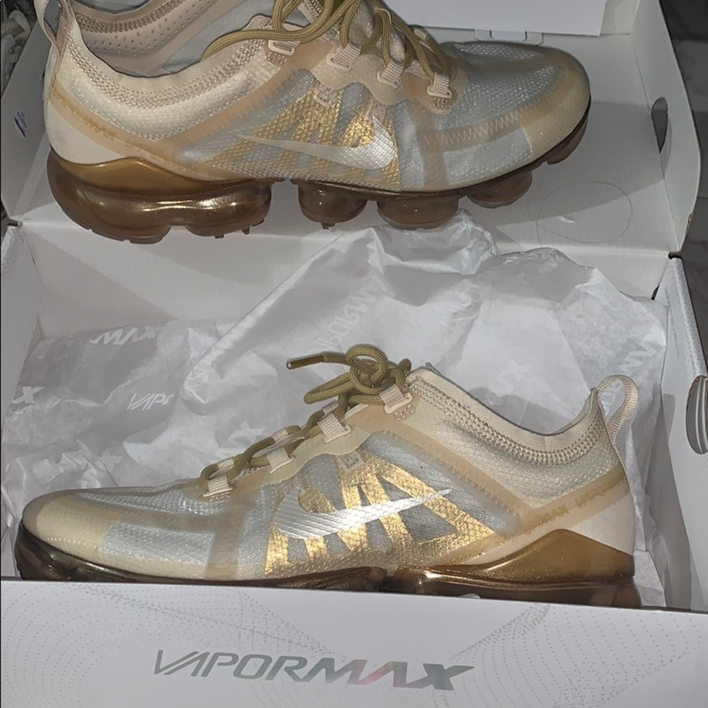 Womens vapormax size 9